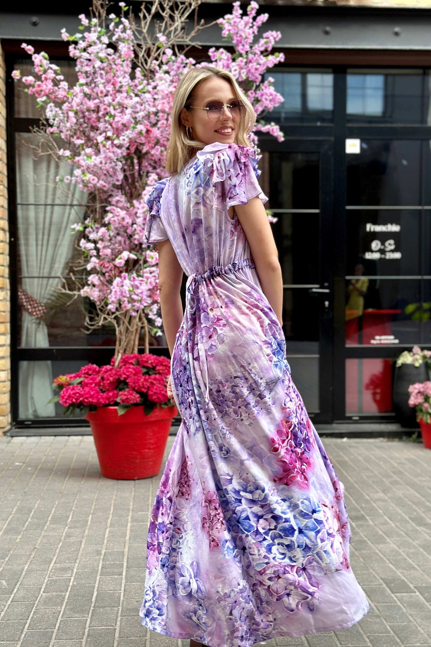 Violeta sieviešu garā vizkozes kleita ar škēlumu