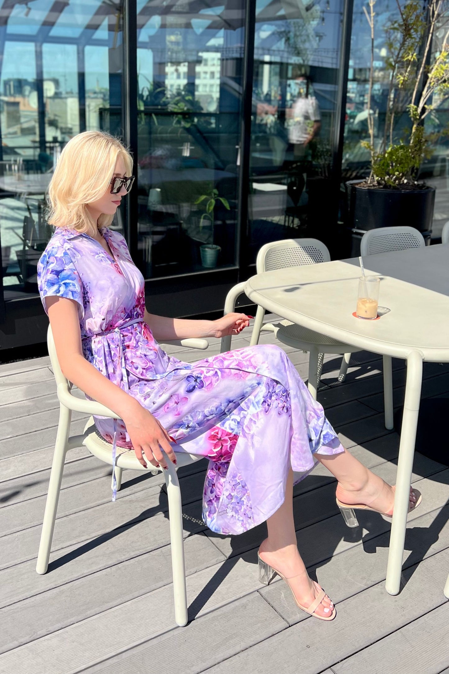 Schwarz-weißes Hemdkleid mit Kragen