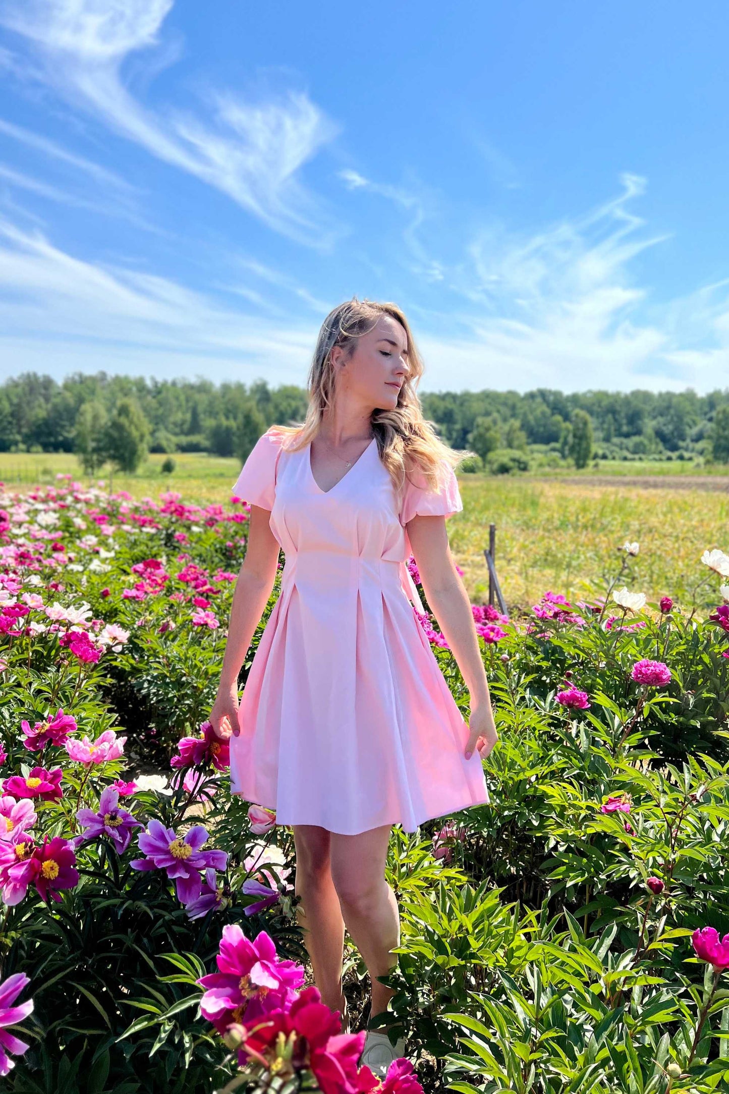 Soft pink mini dress with balloon sleeves and pockets