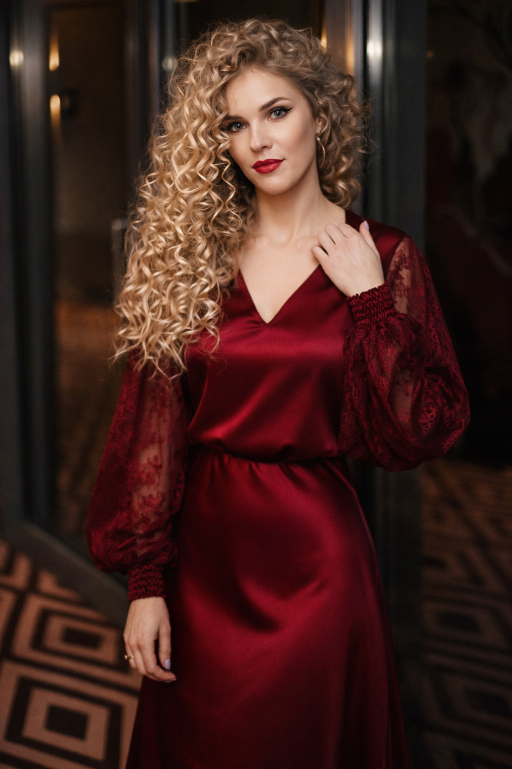 Burgundy Satin & Lace Blouse – GUNTINA