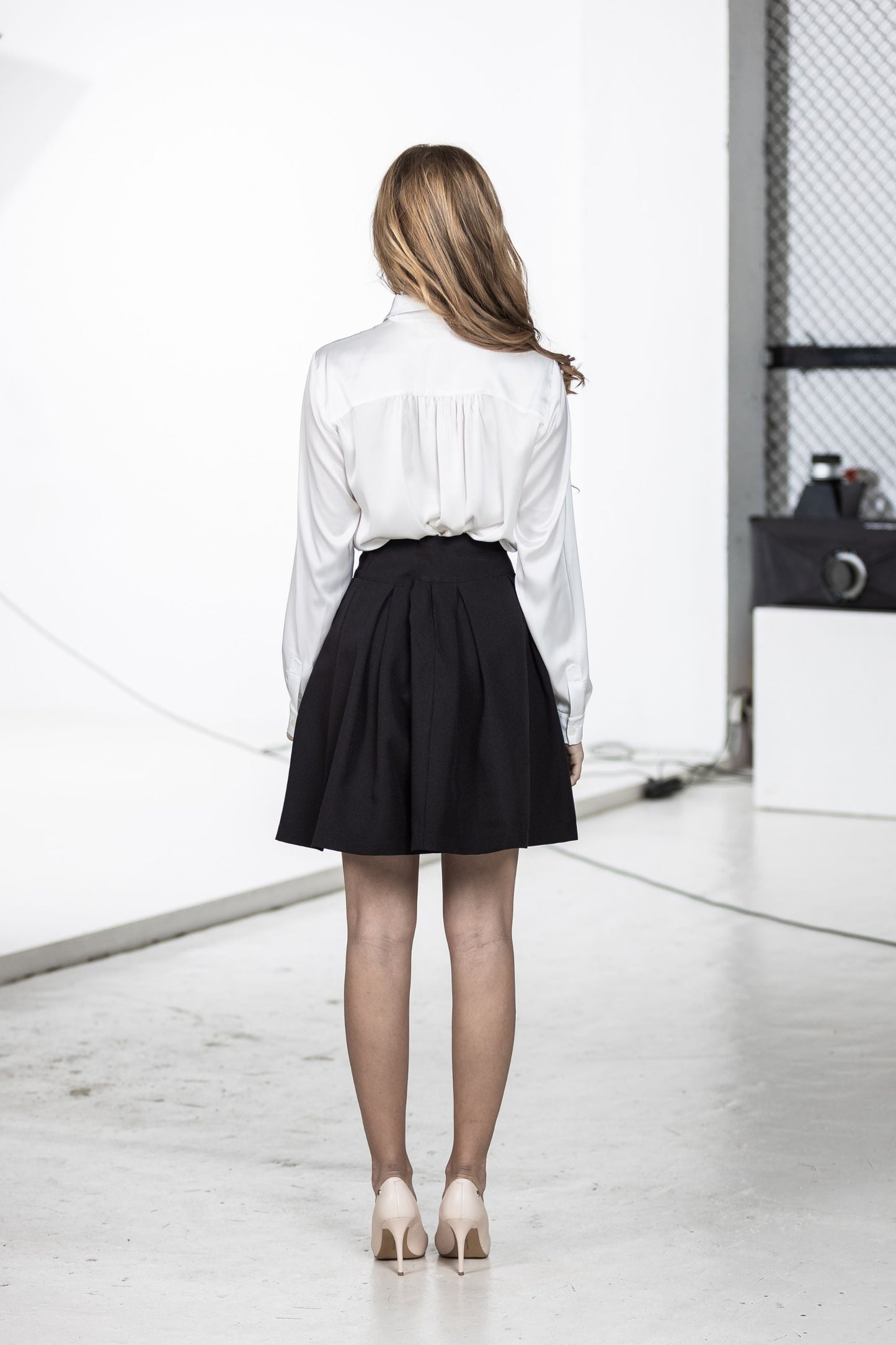 Melni mini svārki ar sānu kabatām