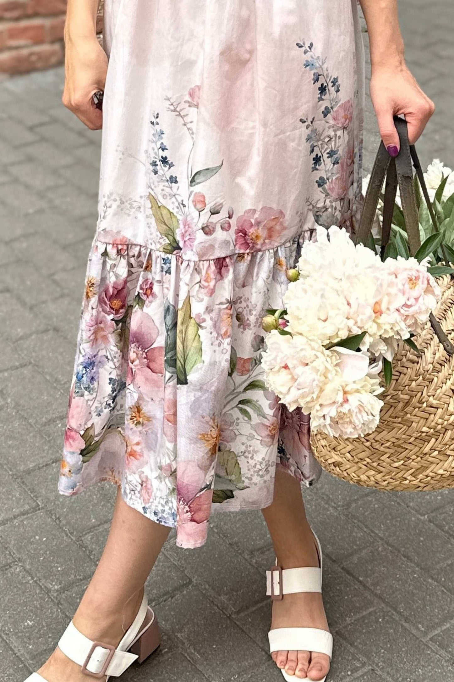 Elegantes Baumwollkleid mit Bindeträgern am Rücken