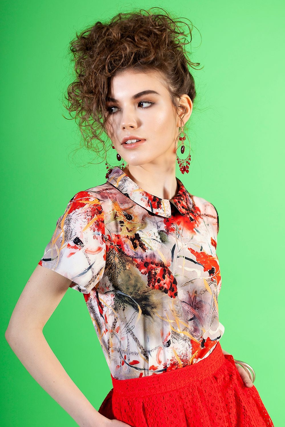 Blouse with brown red print