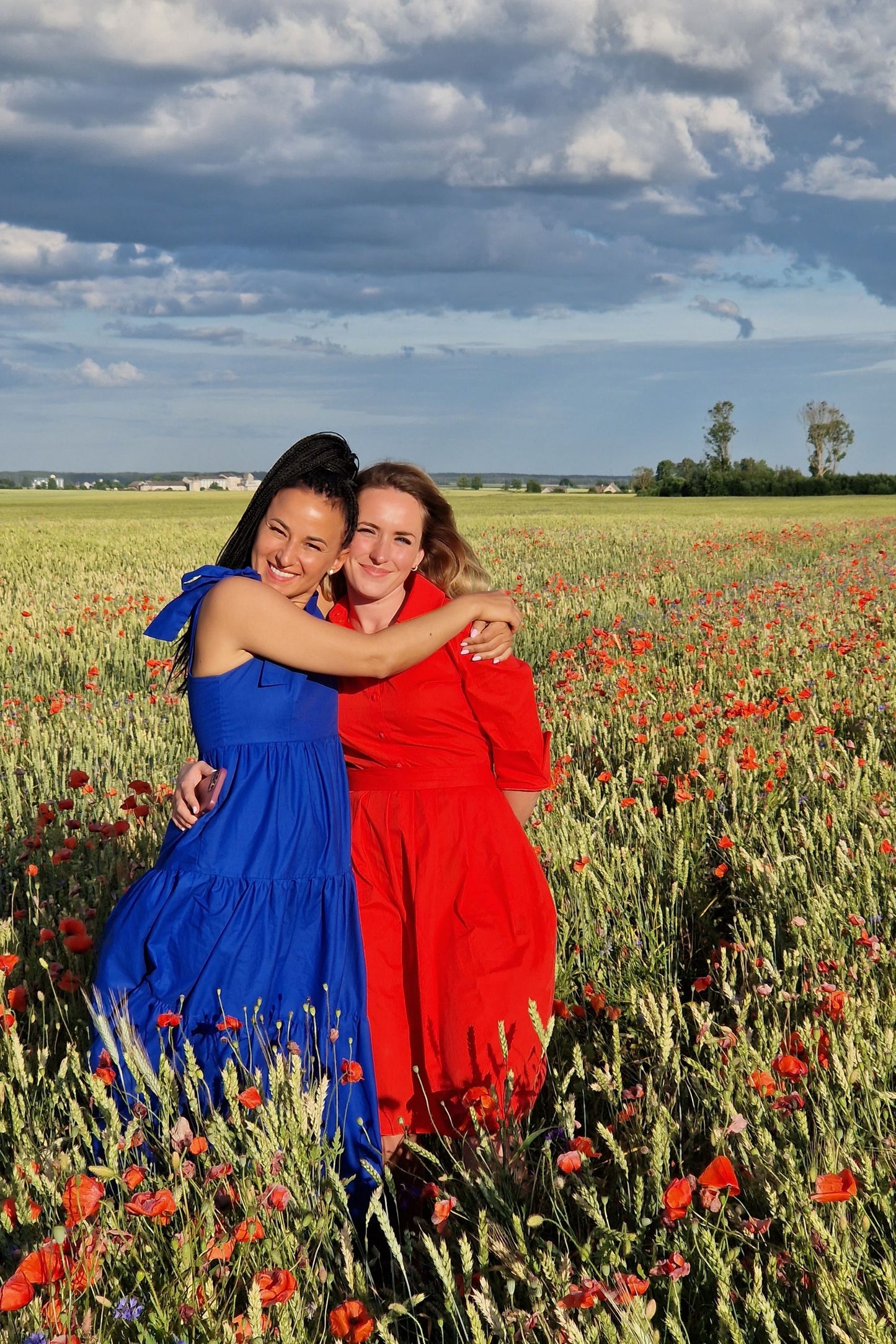 Sarkana, klasiska organiskās kokvilnas kleita