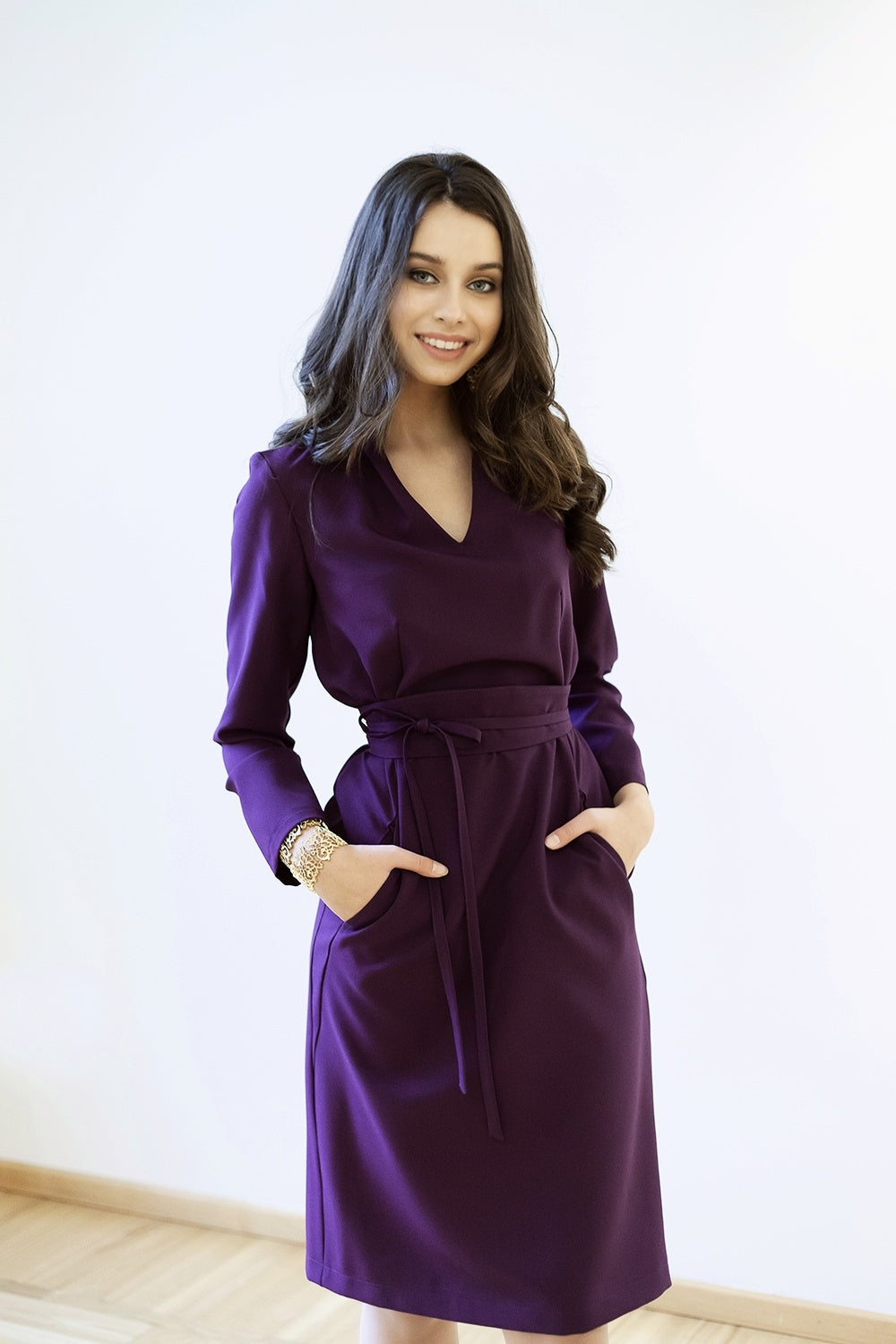 Dark purple dress with side pockets and belt  GUNTINA