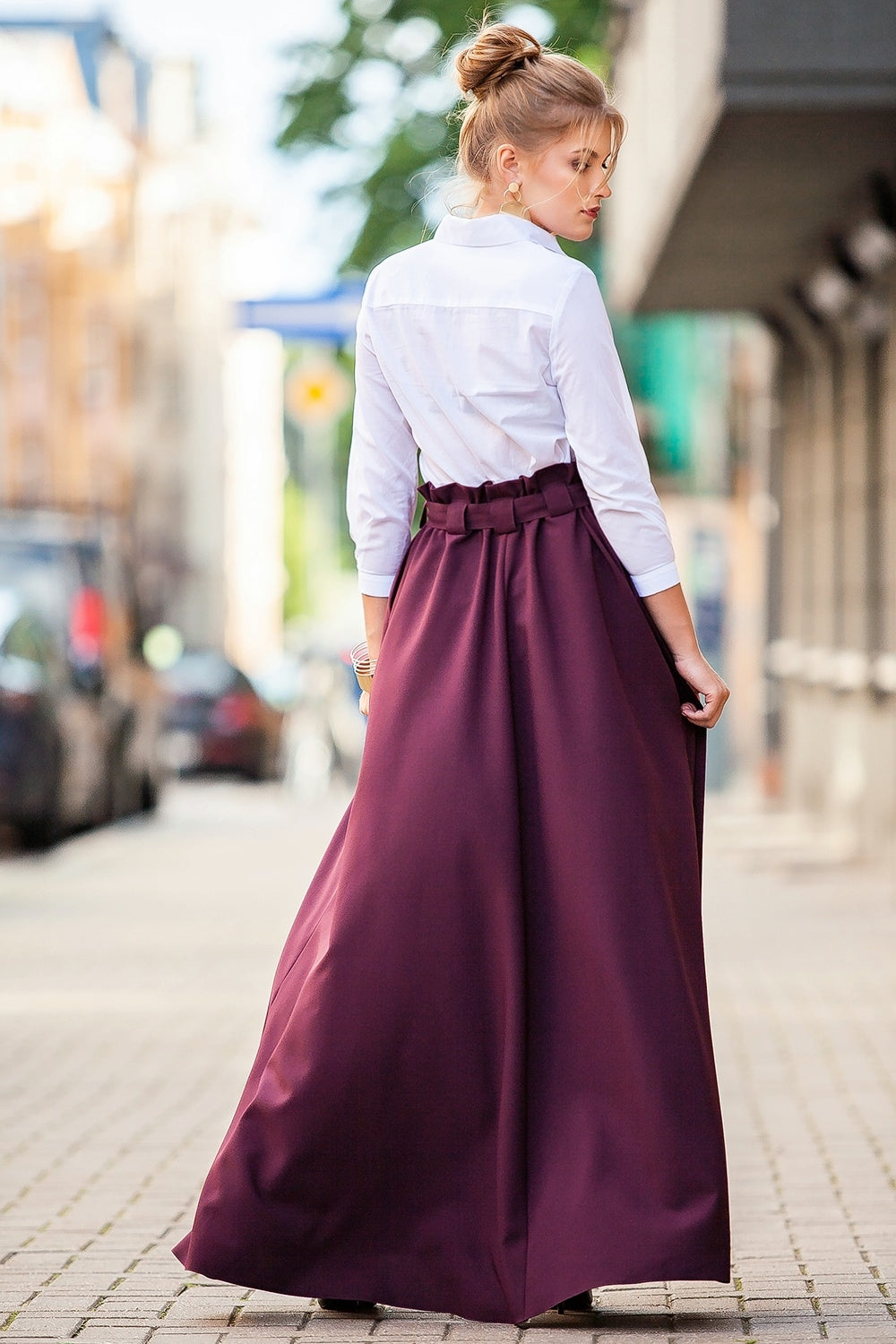 Comfortable long classic grape skirt with pockets