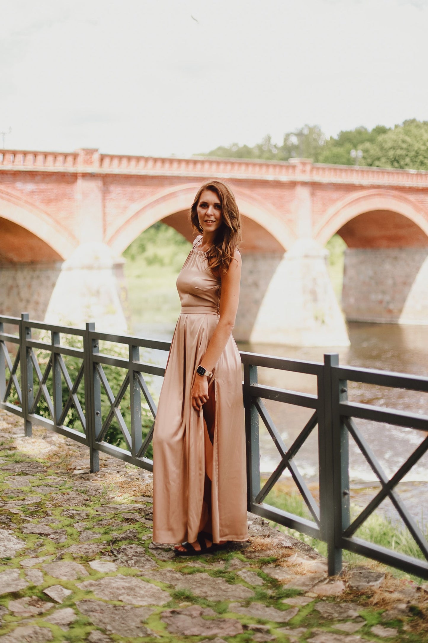 Gold maxi dress without sleeves