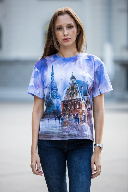 Classic T-shirt with a round neckline