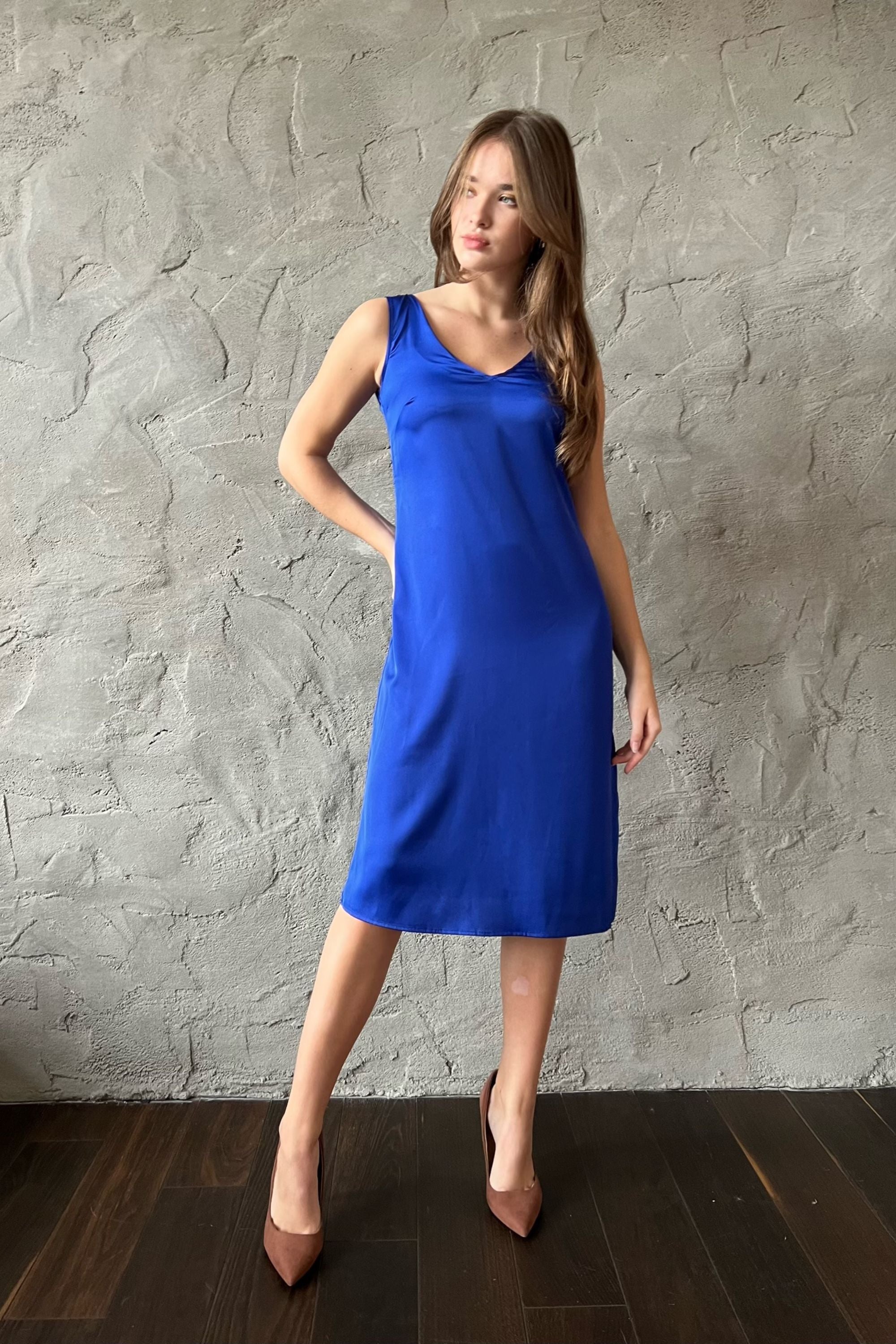 Blue satin dress with wide straps – GUNTINA
