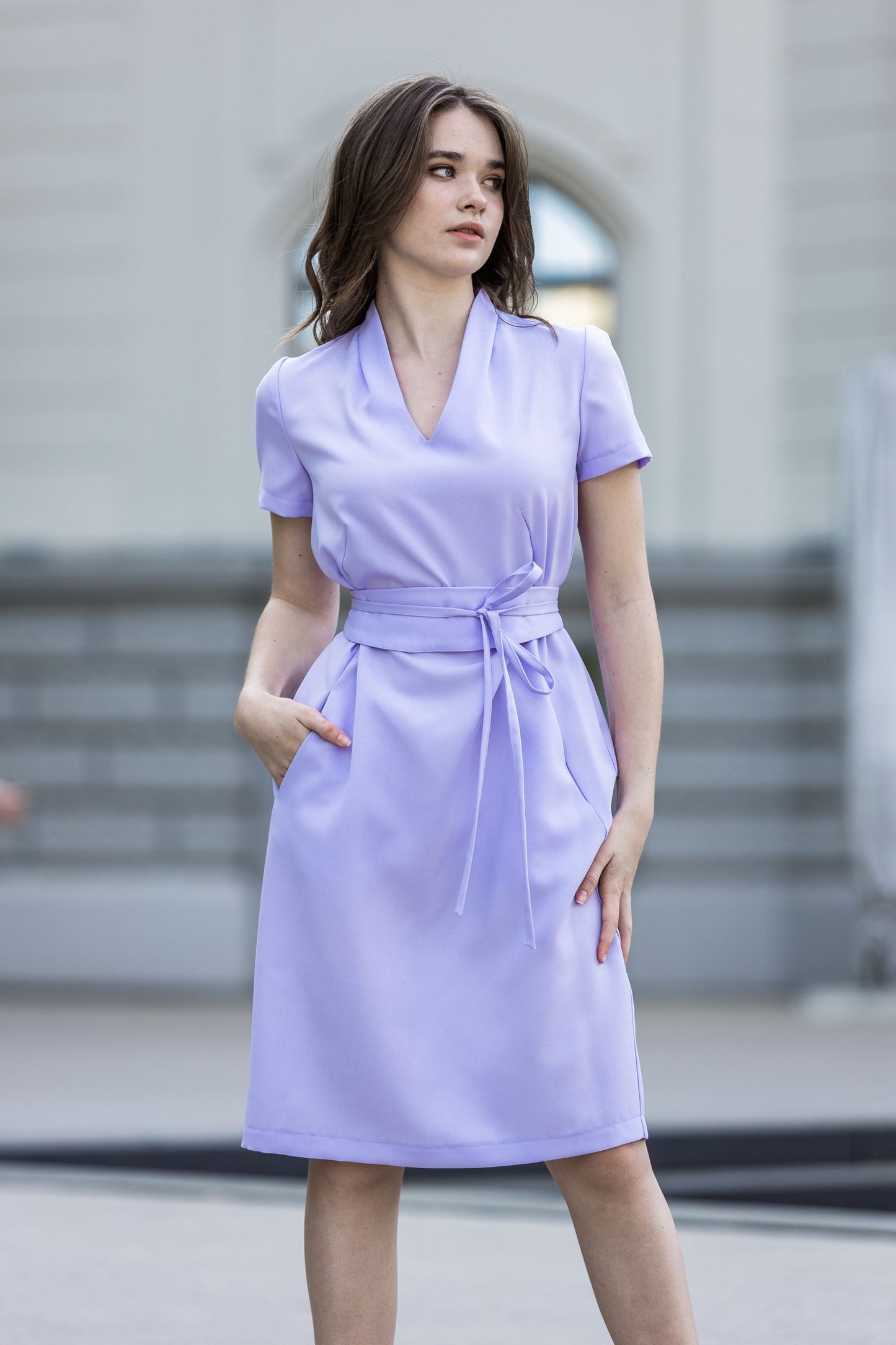 Lilac dress with side pockets and belt