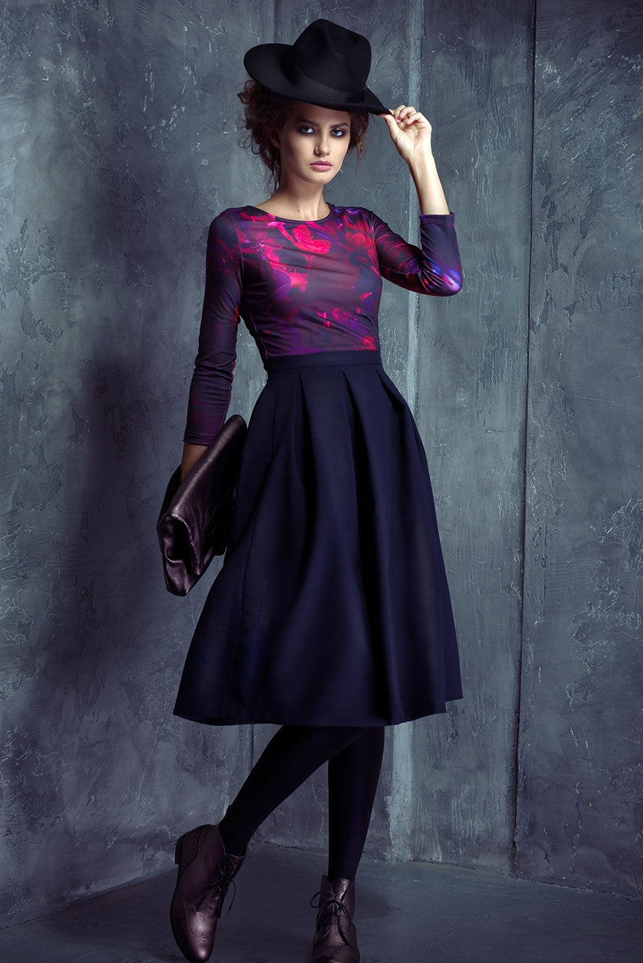 Tumši zili pusgari svārki ar ielocēm un kabatām