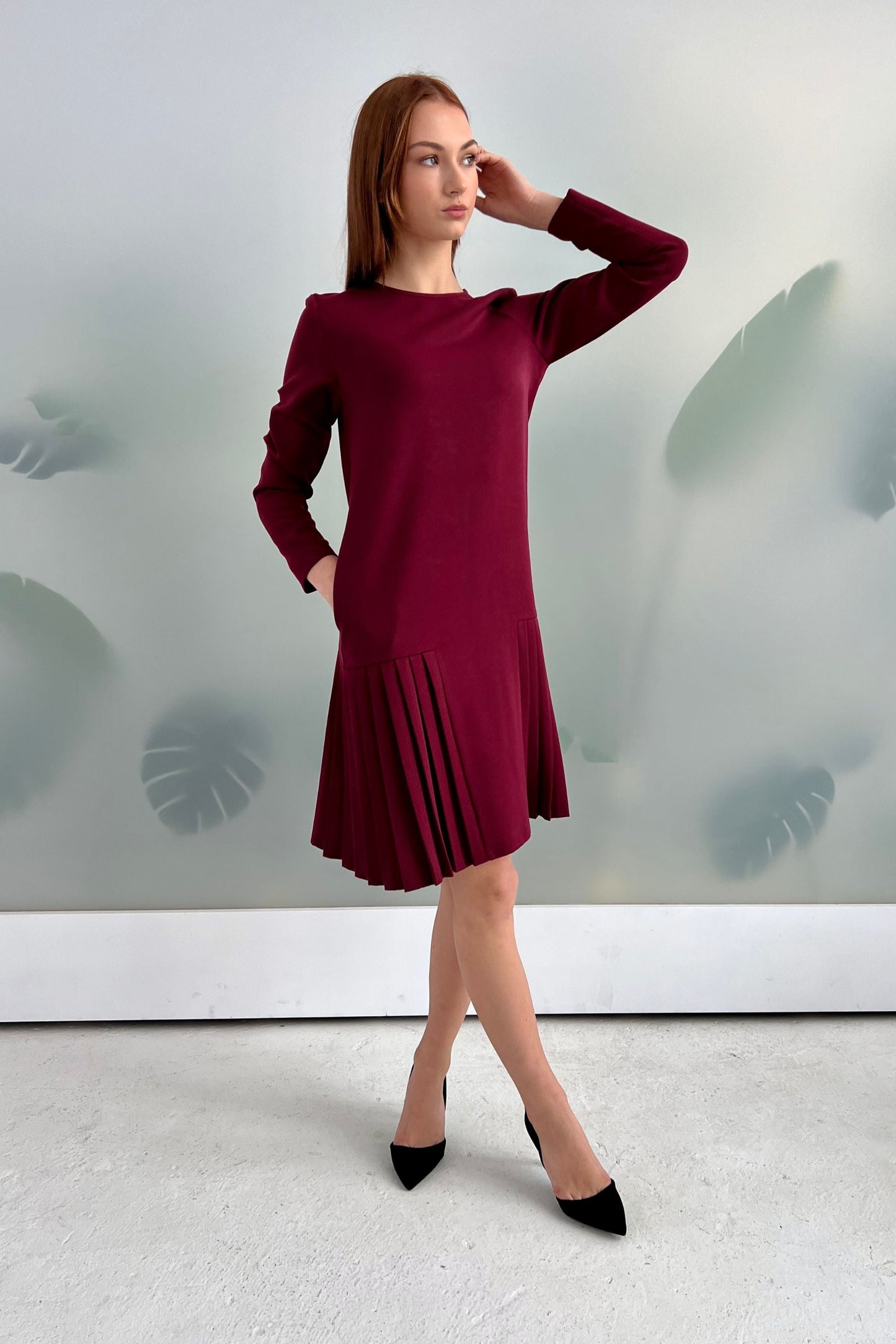 Loose fit dress with pleats in dark red color