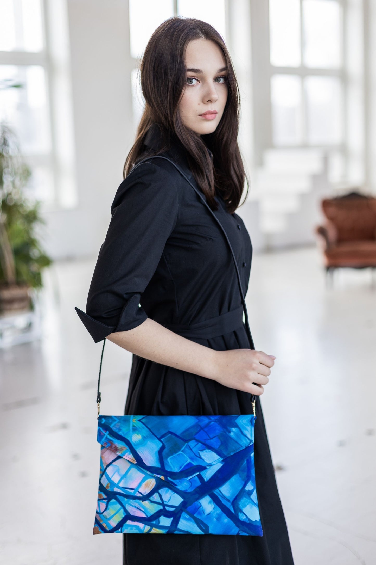 Handbag with abstract wood print