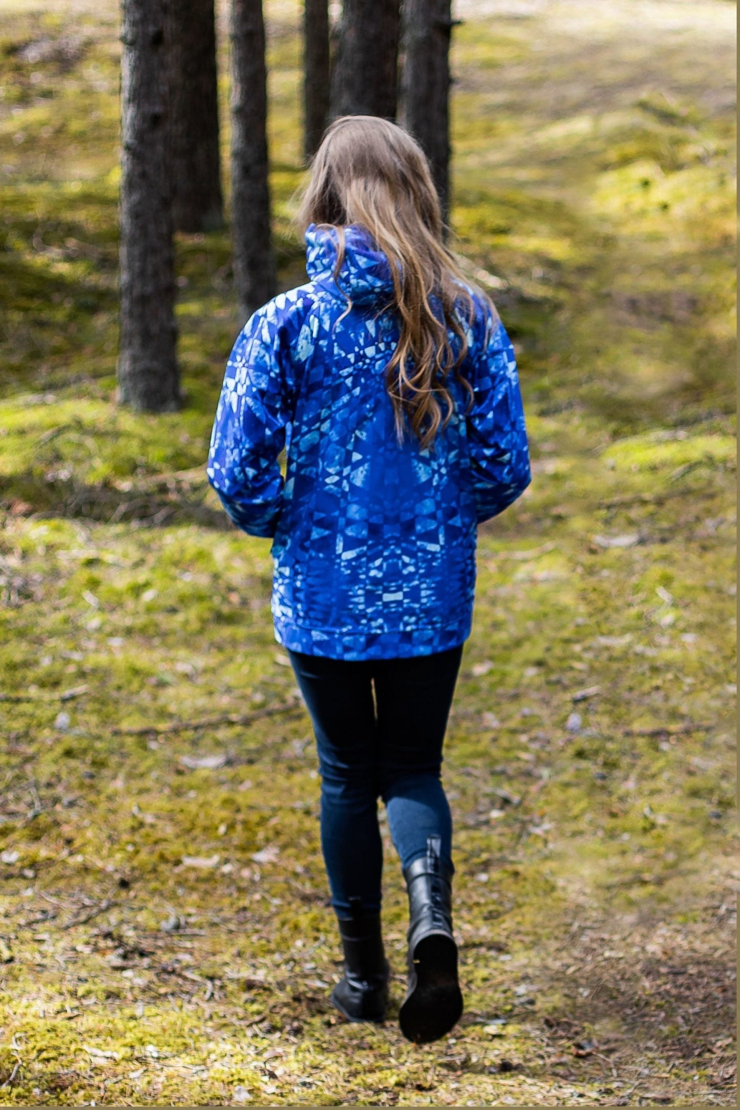 Softshell jacket with blue abstract print