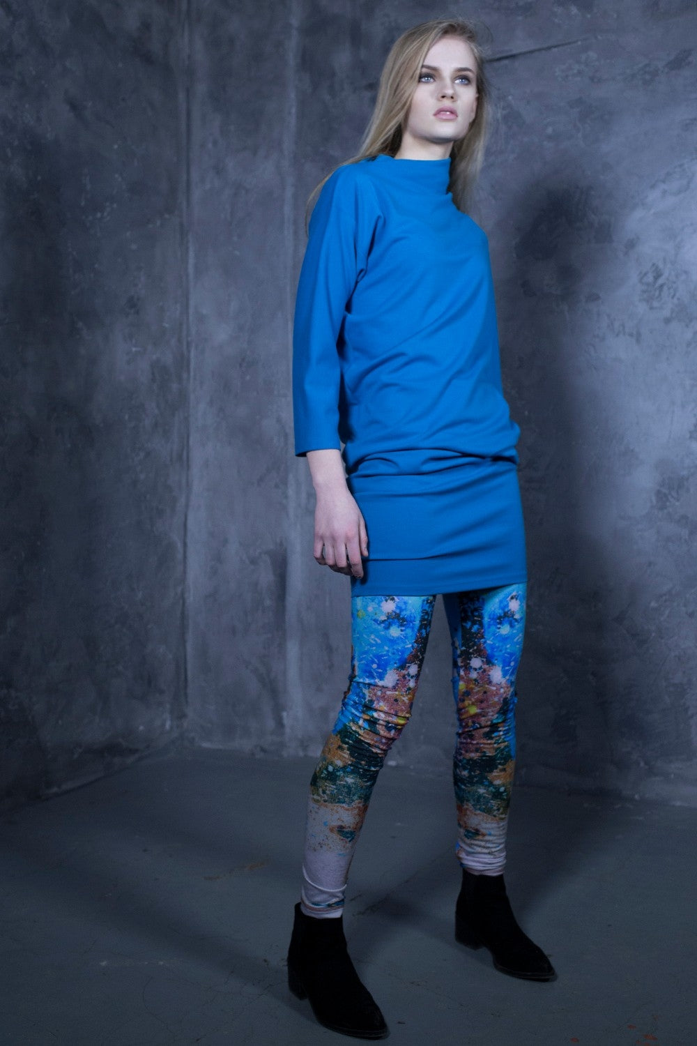 Leggings with abstract blue-brown print