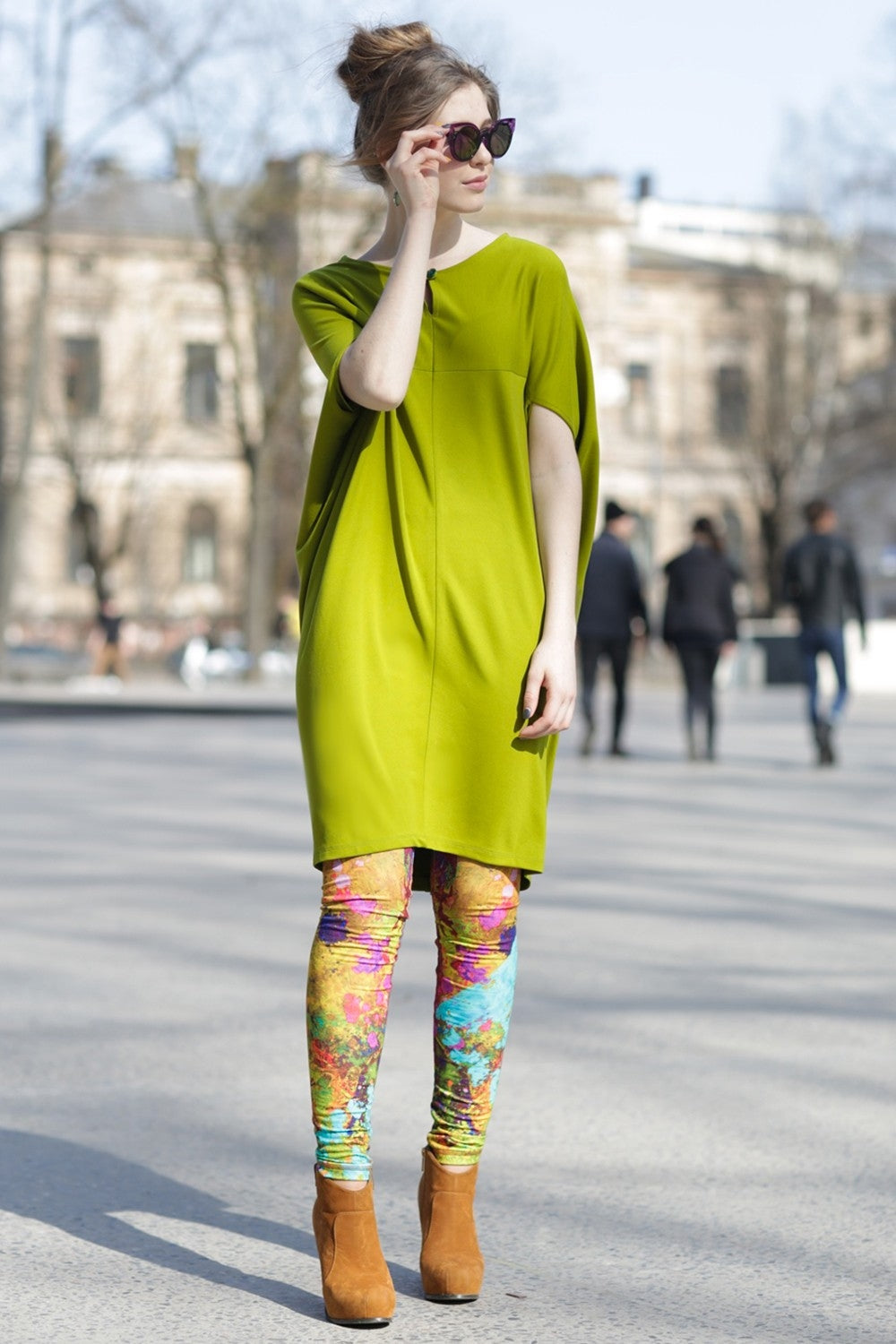 Leggings with abstract green print