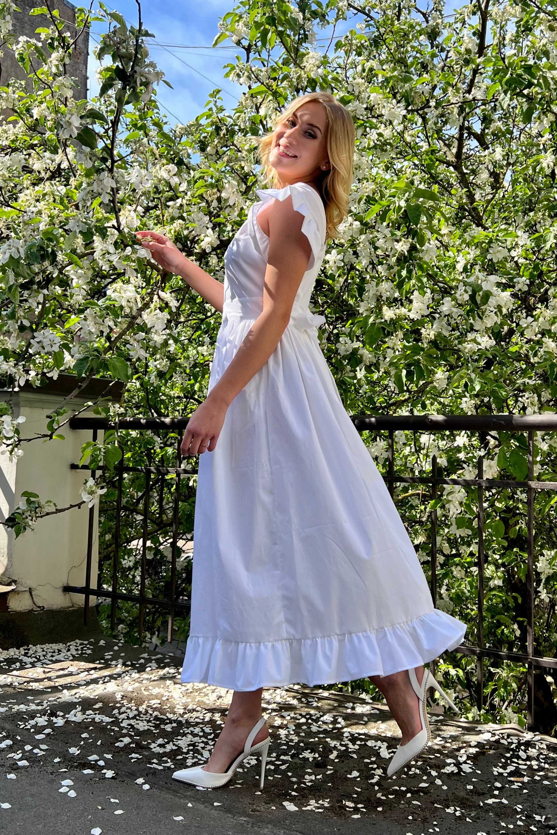Romantic white summer organic cotton dress – GUNTINA Romantic white summer organic cotton dress – GUNTINA