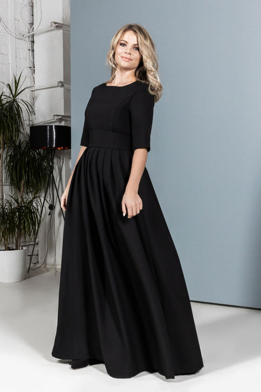 Black maxi dress with pleats