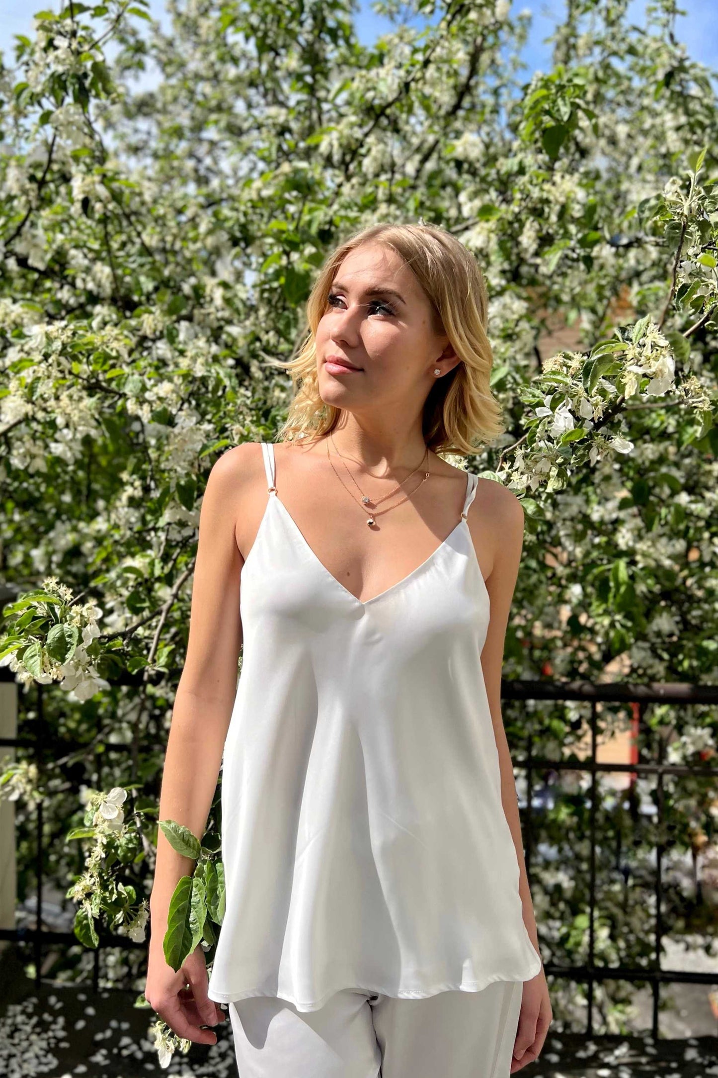 Satīna topiņš uz lencītēm