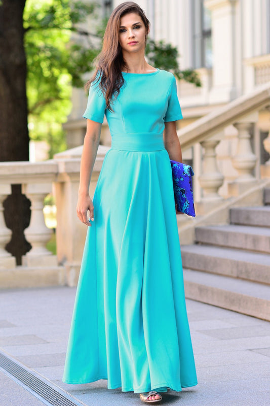 Hellblaues langes Kleid mit Kreisröcken 