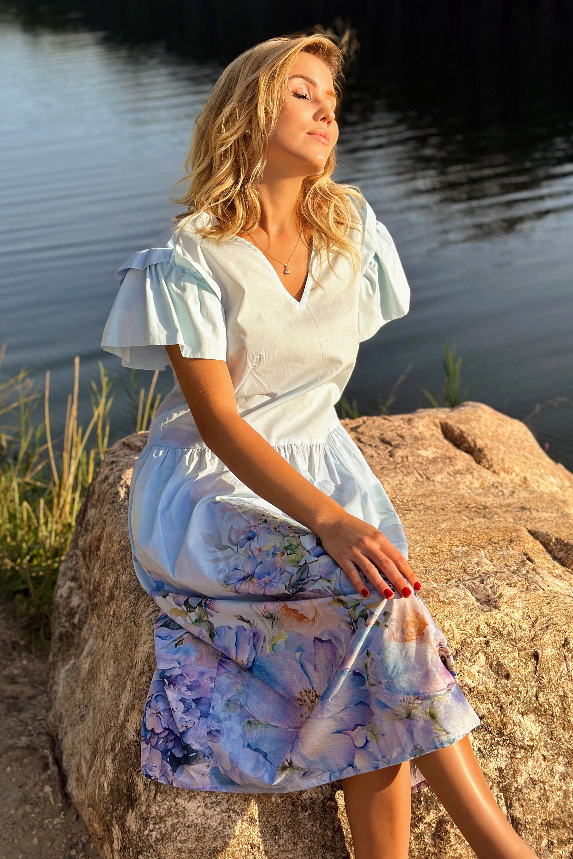 Charming Blue Floral Midi Dress for Women – GUNTINA Charming Blue Floral Midi Dress for Women – GUNTINA
