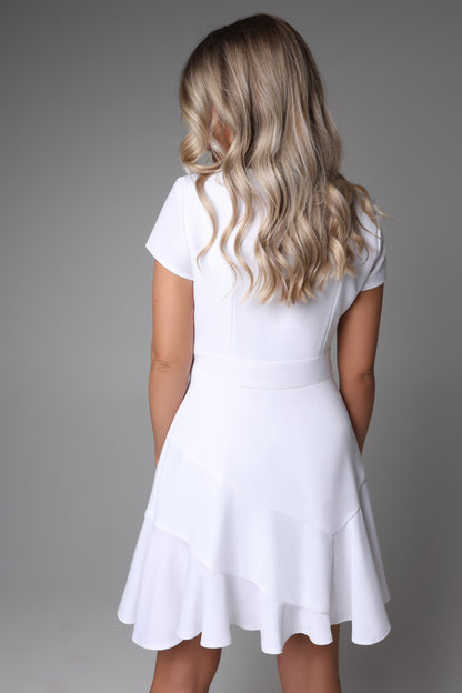 Balta vasaras mini kleita ar volāniņu