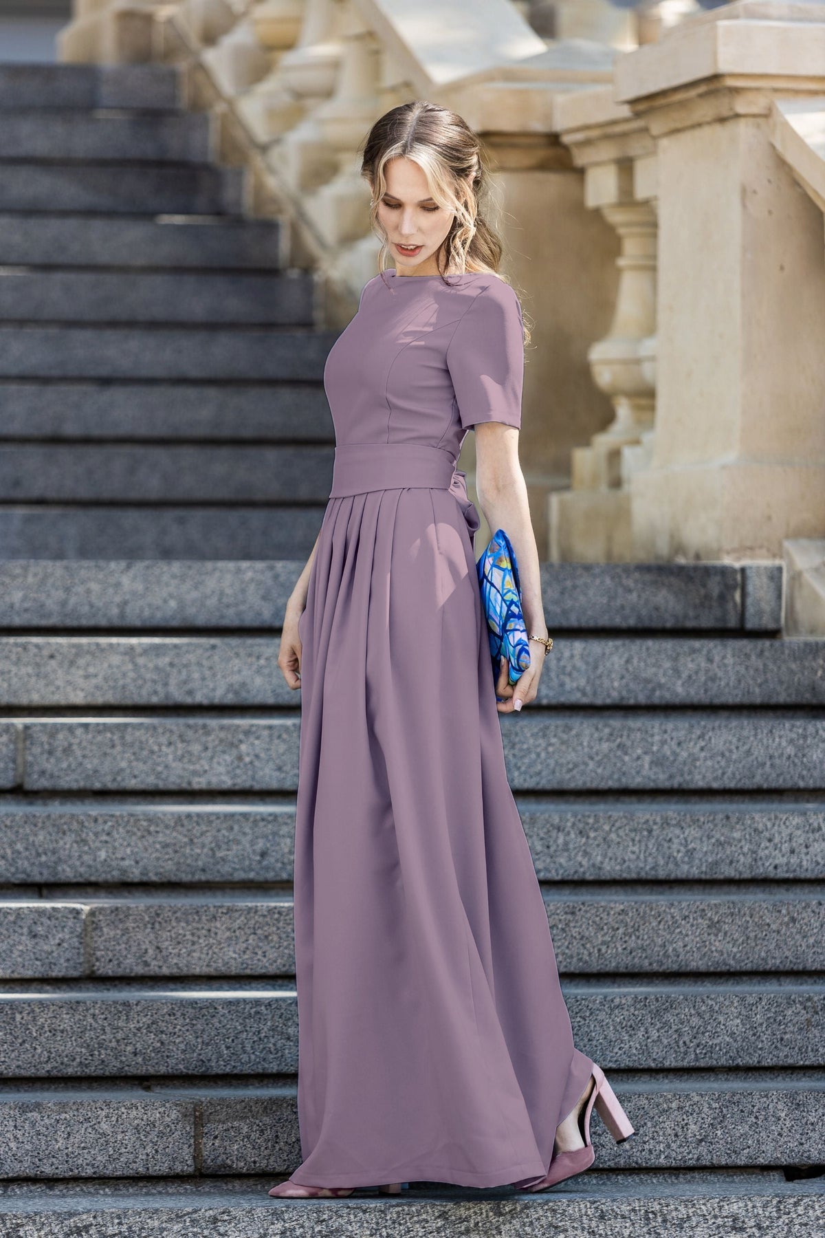 Pflaumenfarbenes langes Maxikleid mit Falten