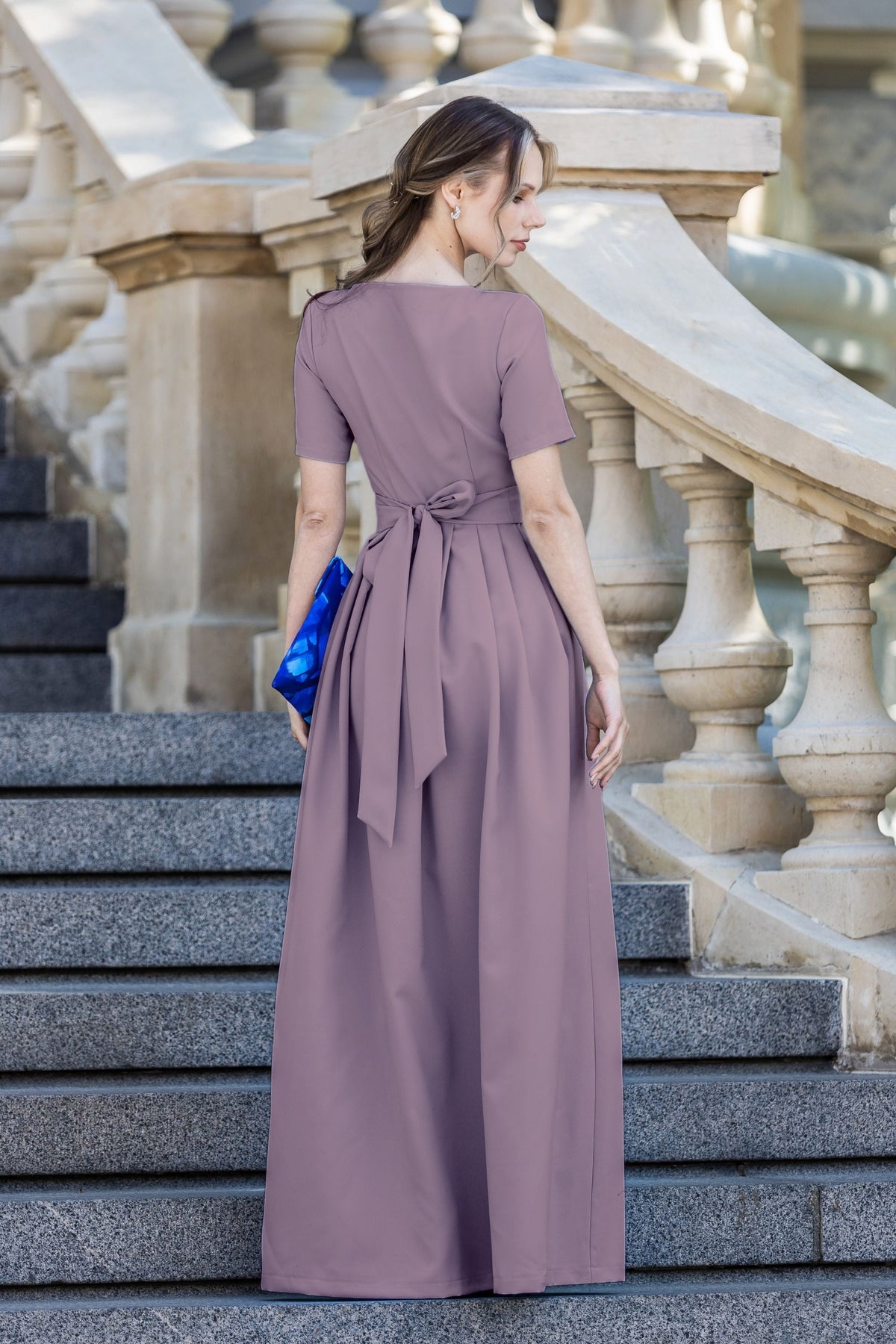Pflaumenfarbenes langes Maxikleid mit Falten