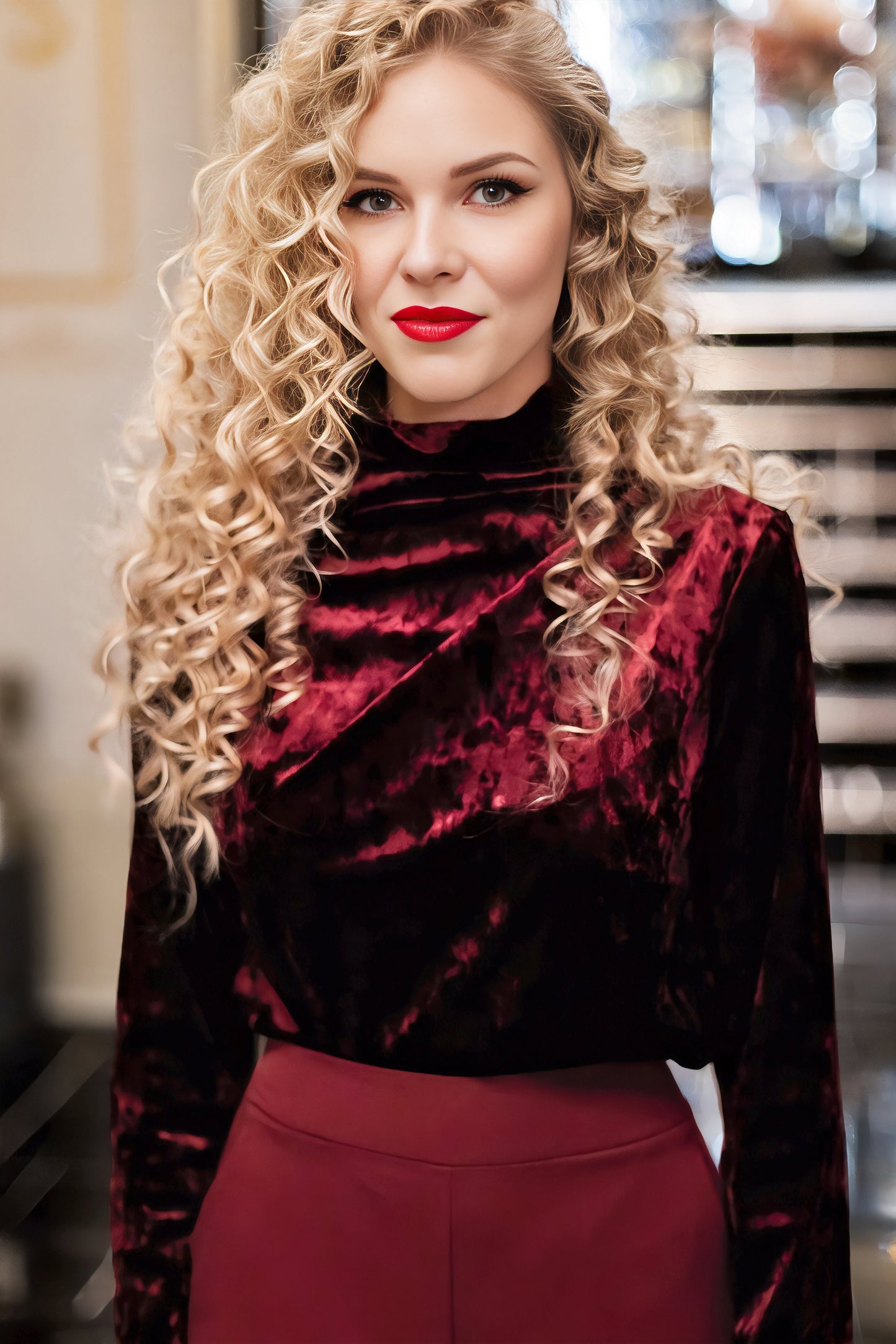 Bordo velvet top, with high neckline and a flattering, fitted silhouette
