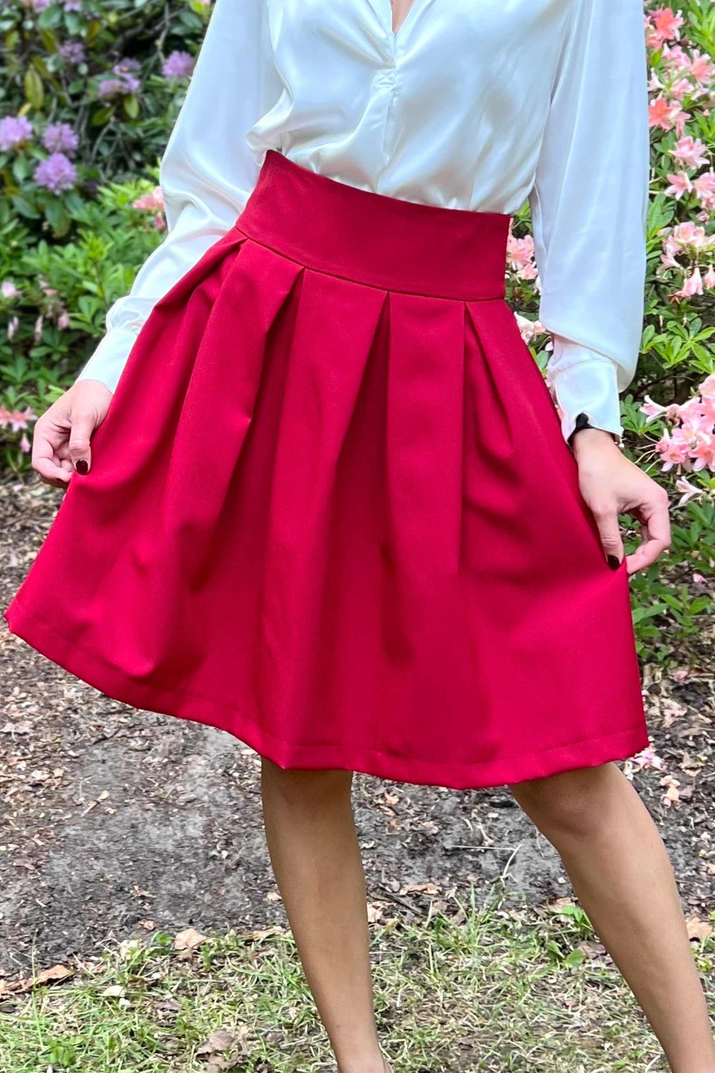Pleated mini skirt with pockets