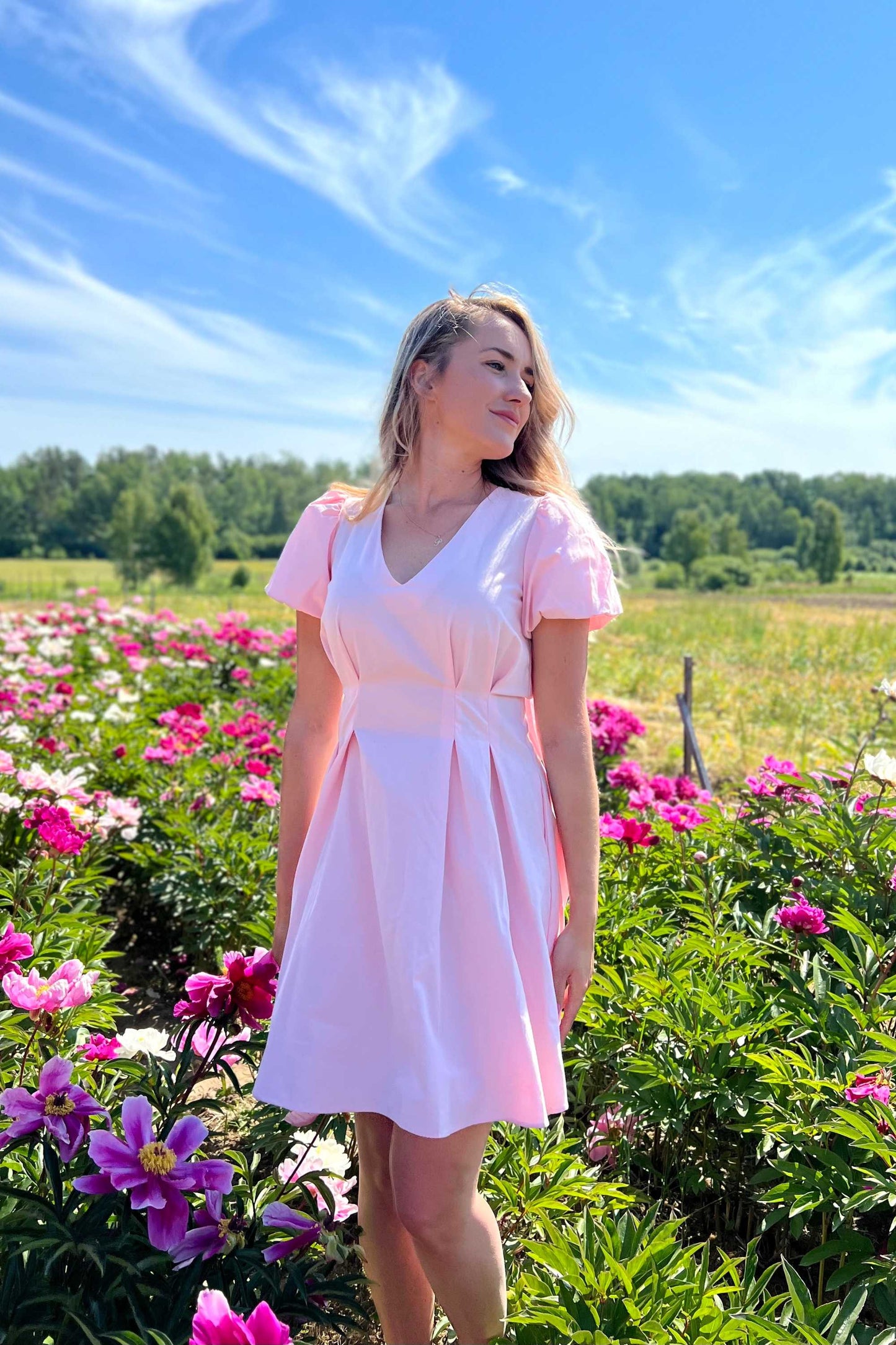 Soft pink mini dress with balloon sleeves and pockets