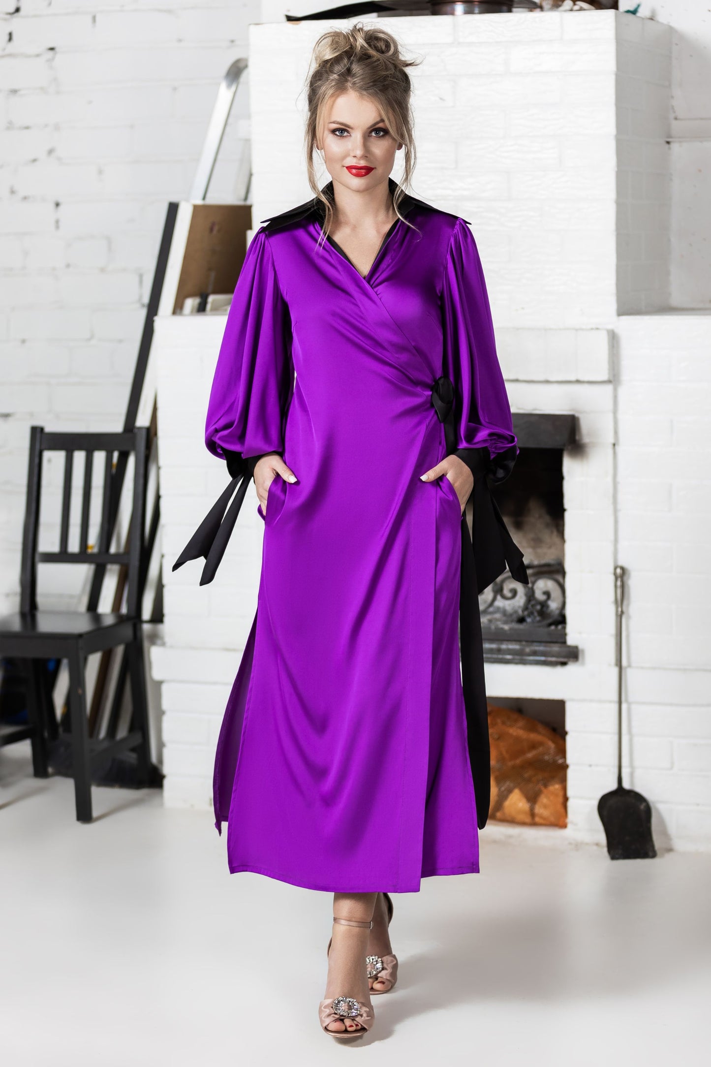 Kimono satin dress with pockets and contrasting color details