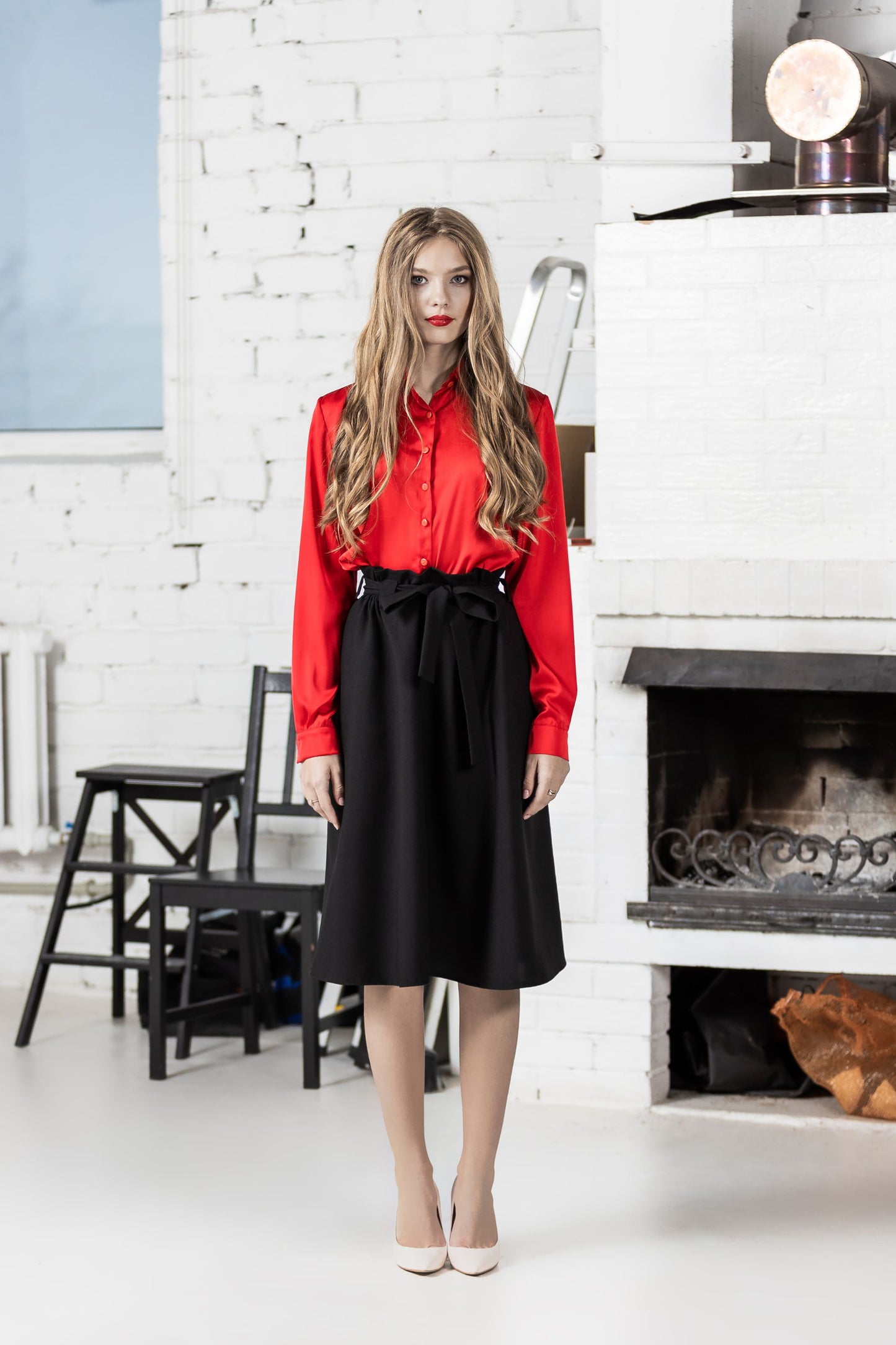 Classic black colour skirts with side pockets