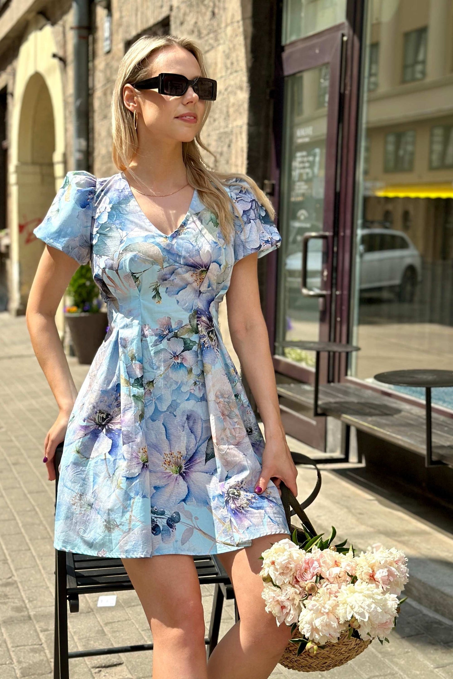 Light blue mini dress with balloon sleeves and pockets
