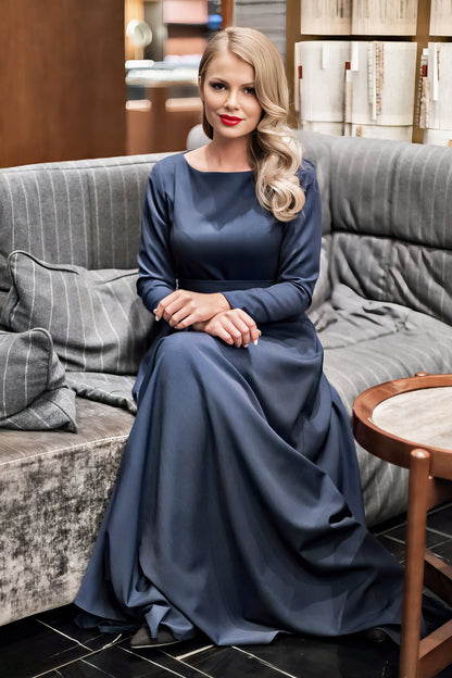 Elegant Maxi Dress with Bow Detail on the Back