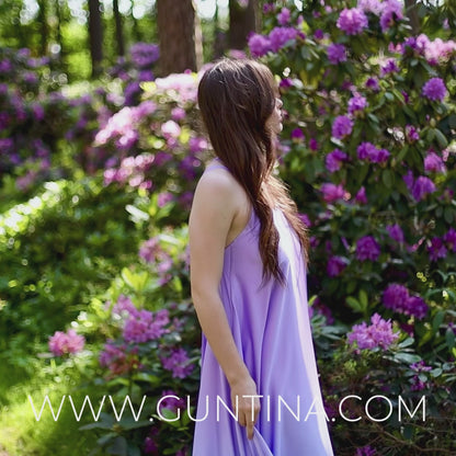 Eleganta maksi kleita ar izgriezumu uz muguras, ar krāsu pāreju no ceriņkrāsas līdz debeszilai