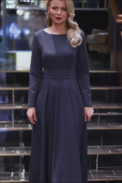 Elegant Maxi Dress with Bow Detail on the Back