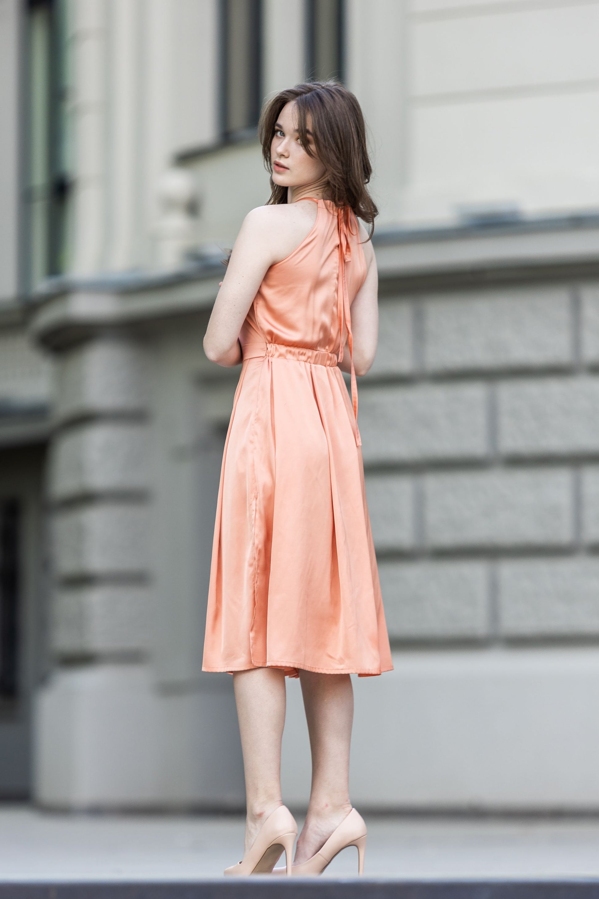 Half-length peach dress around the neck GUNTINA Half-length peach dress around the neck GUNTINA
