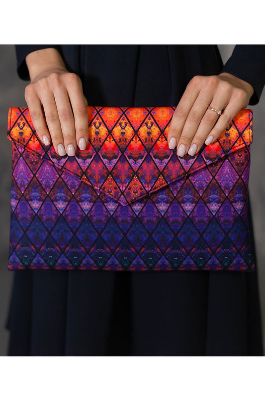 Handbag with colorful purple shade lozenges