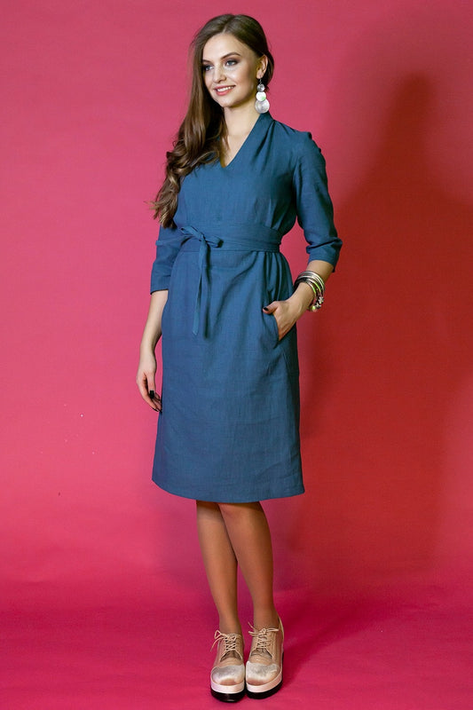 Zilpelēka linu kleita ar stāvapkakli