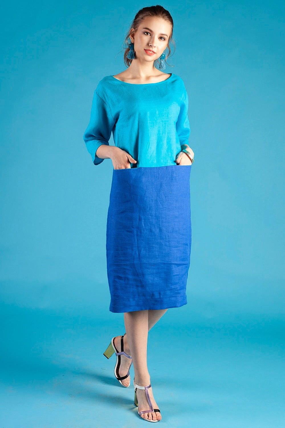 Two-tone linen dress with pockets on the front
