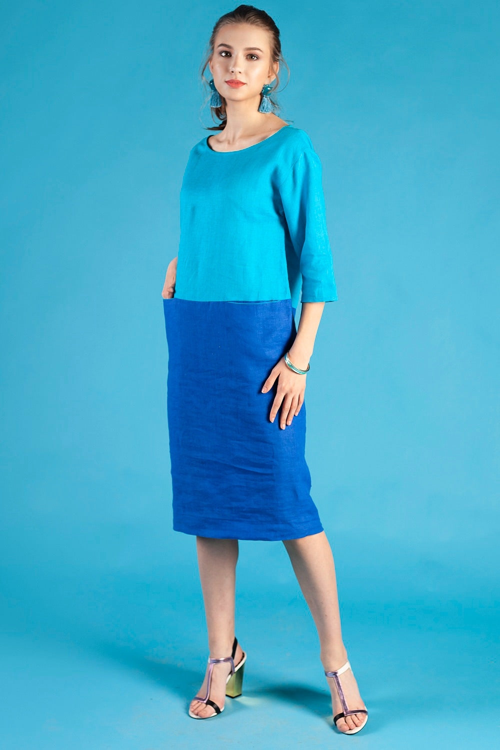 Two-tone linen dress with pockets on the front