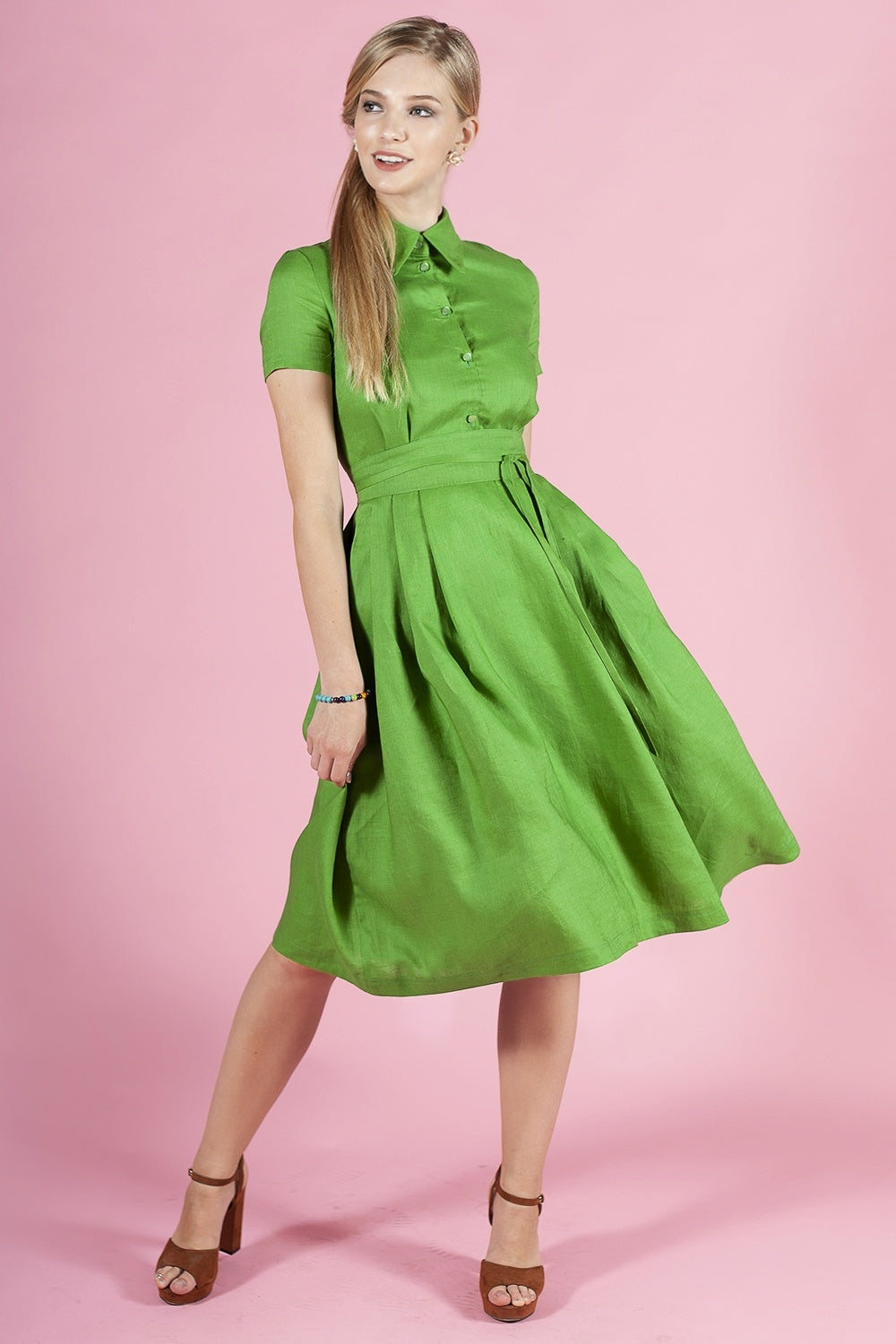 Zaļa kleita ar podziņām