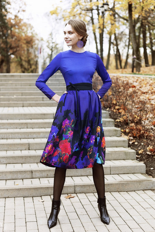 Kleita ar gleznotu īrisu apdruku