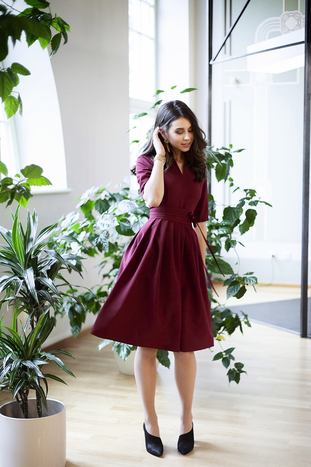 Dark red dress with short sleeves