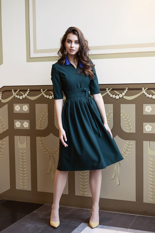Dark green dress with short sleeves