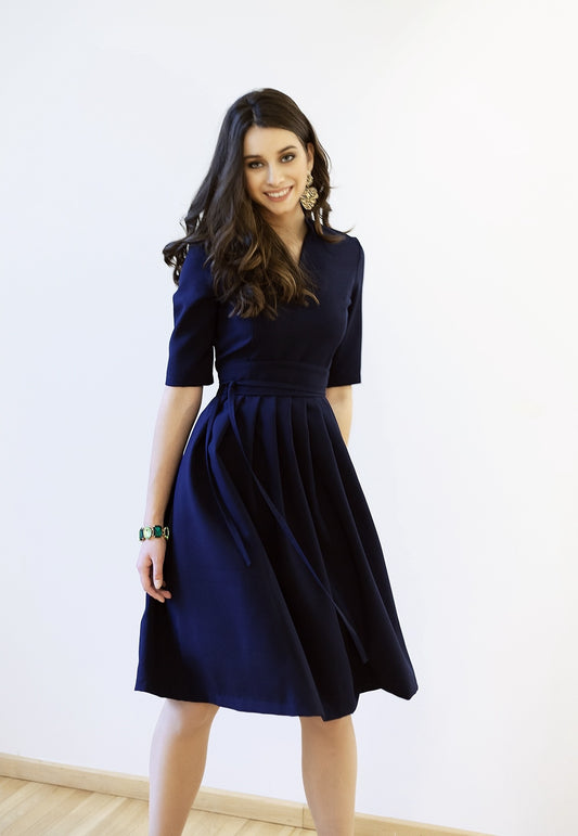 Dark blue dress with short sleeves