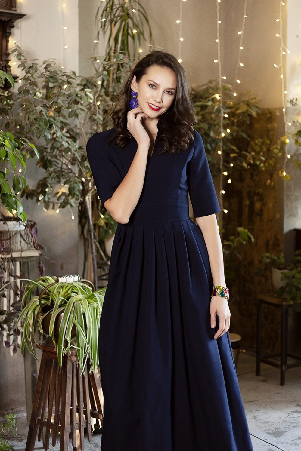 Dark blue maxi dress with pleats and separated belt