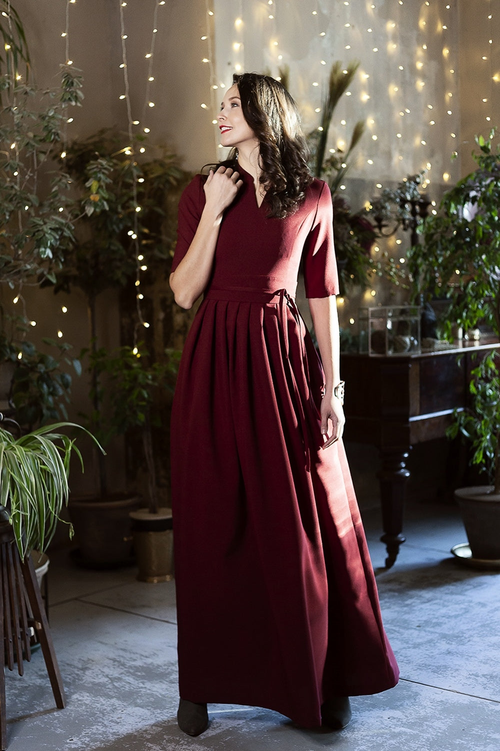 Dark red maxi dress with pleats and separated belt
