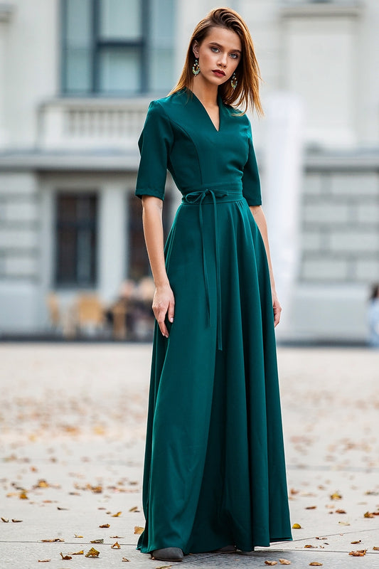 Klasiska tumši zaļa garā kleita ar saulīšsvārkiem